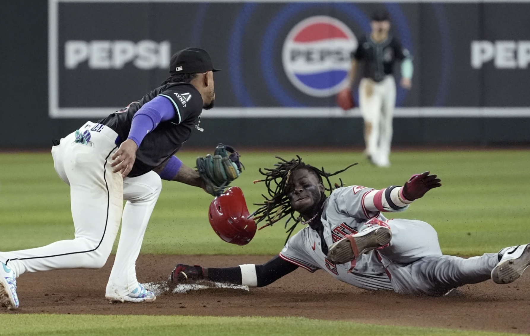 Kevin Newman’s two-run single in the 9th gives the Diamondbacks a 6-5 victory over the Reds